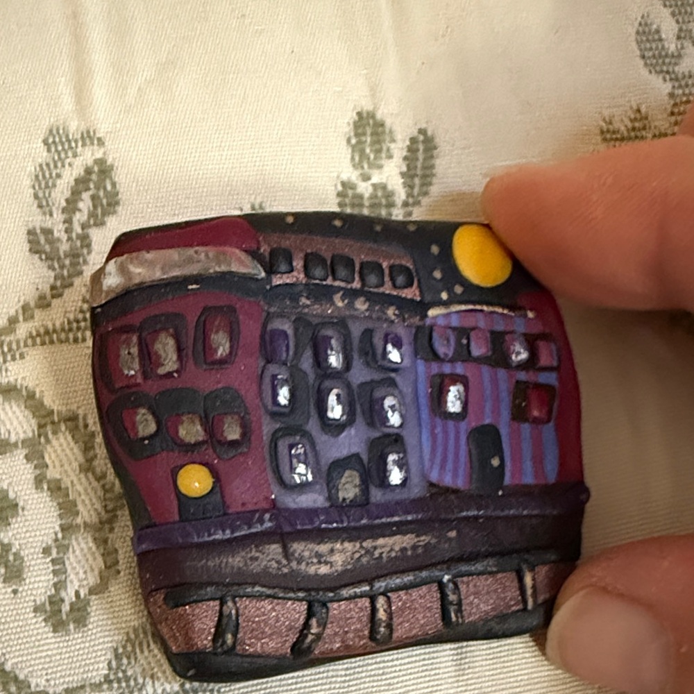 Signed Wear Art Colorful Brooch - Picture 7 of 9